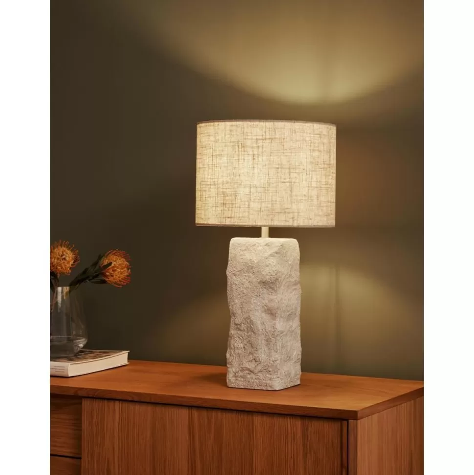 grose_tischlampe_kiri_mit_betonfus_2-2.webp Discount Westwing Collection Grose Tischlampe Kiri Mit Betonfus