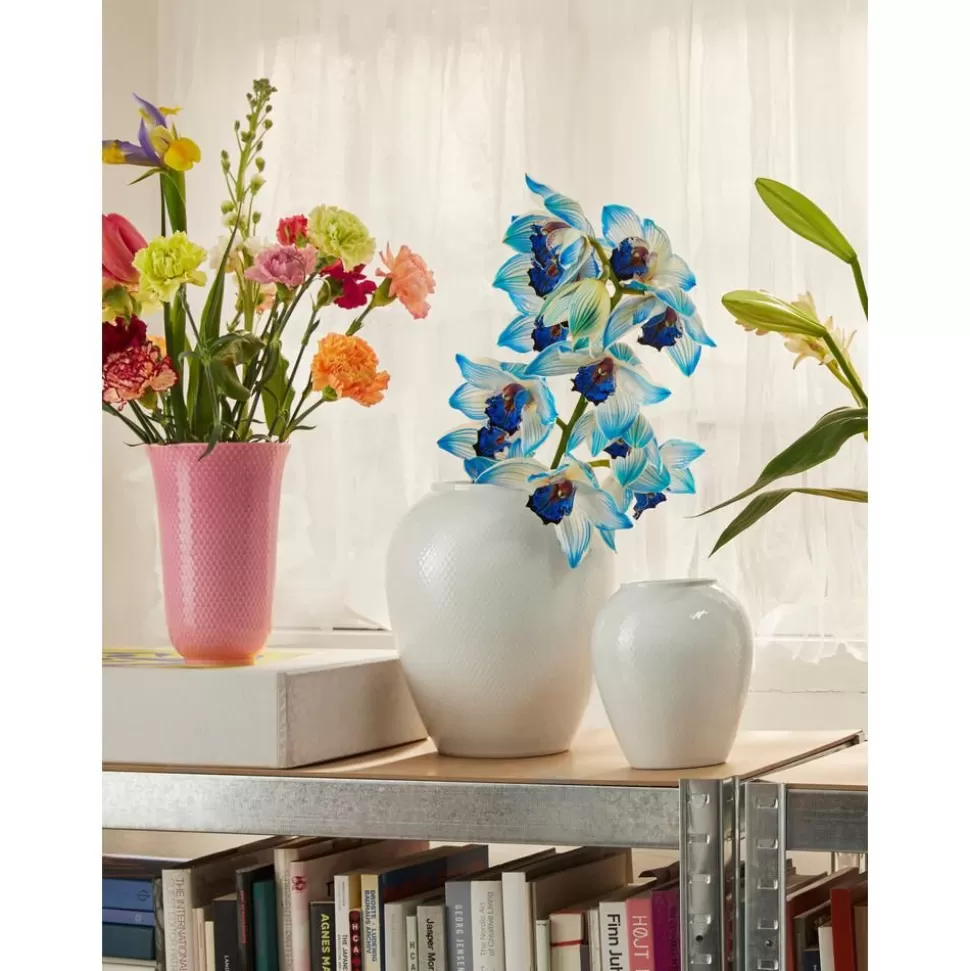 handgefertigte_porzellanvase_rhombe_h_25_cm_3-2.webp Outlet Lyngby Porcelaen Handgefertigte Porzellan-Vase Rhombe, H 25 Cm