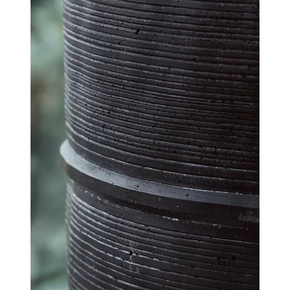 handgefertigter_ubertopf_ground_mit_geriffelter_oberflache_2-2.webp Shop House Doctor Handgefertigter Ubertopf Ground Mit Geriffelter Oberflache