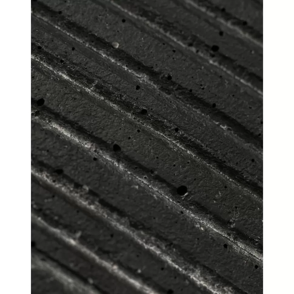 handgefertigter_ubertopf_ground_mit_geriffelter_oberflache_3-2.webp Shop House Doctor Handgefertigter Ubertopf Ground Mit Geriffelter Oberflache