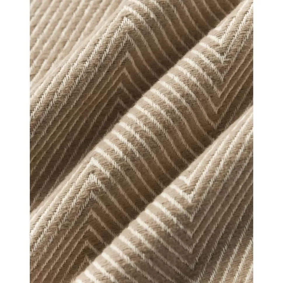 kissenhulle_agatha_mit_fischgratmuster_3-4.webp Store Westwing Collection Kissenhulle Agatha Mit Fischgratmuster