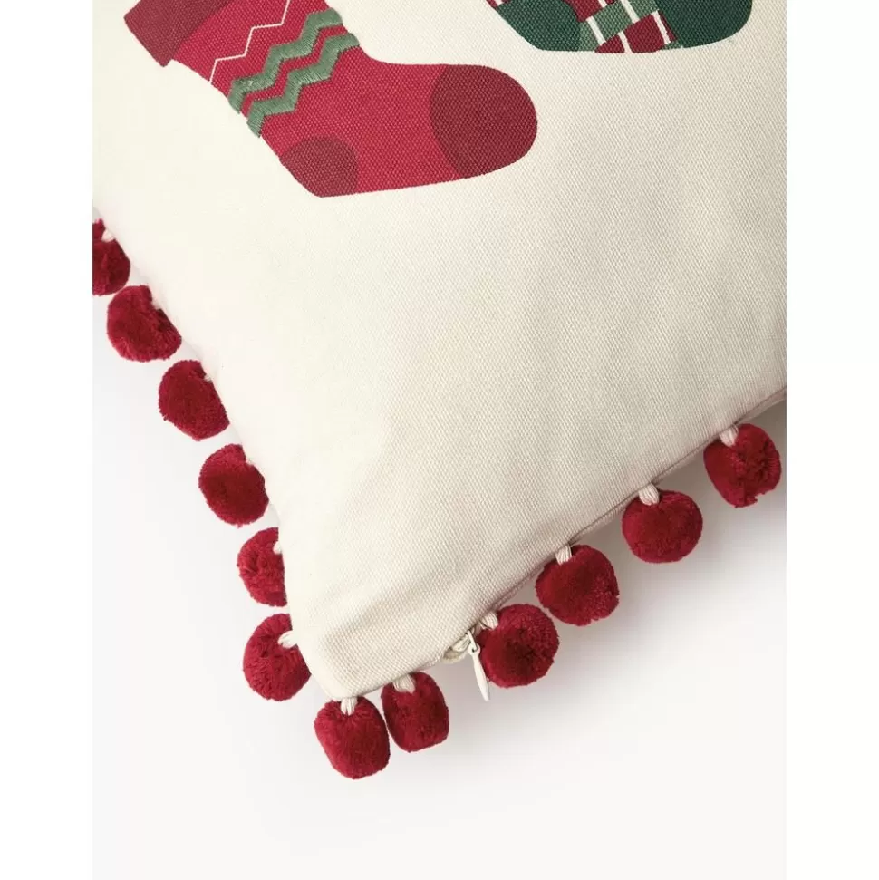 kissenhulle_coldin_mit_winterlichem_motiv_und_pompons_3-2.webp Outlet Westwing Collection Kissenhulle Coldin Mit Winterlichem Motiv Und Pompons