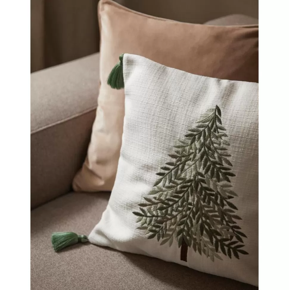 winterlich_bestickte_kissenhulle_imala_mit_quasten_2-2.webp Best Sale Westwing Collection Winterlich Bestickte Kissenhulle Imala Mit Quasten